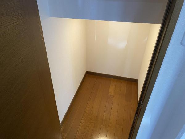 階段下収納 階段下収納